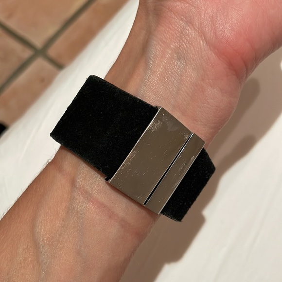 “S” cuff - Picture 6 of 6